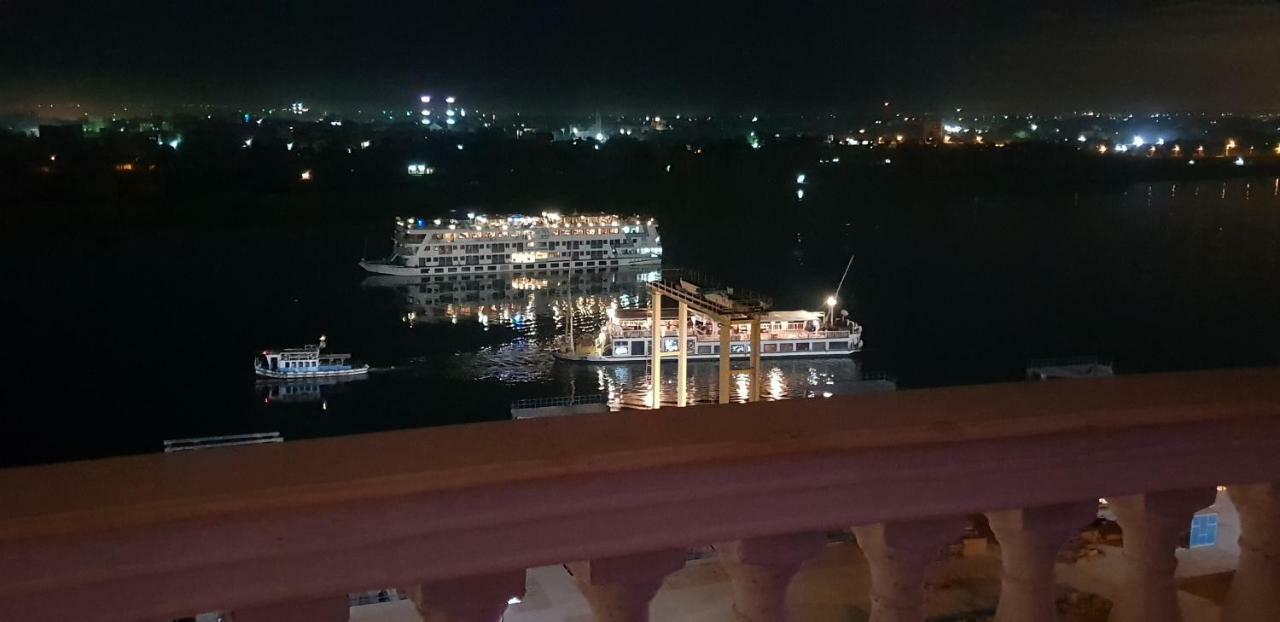 Maadi, Direct Nile River View From All Rooms Каир Экстерьер фото